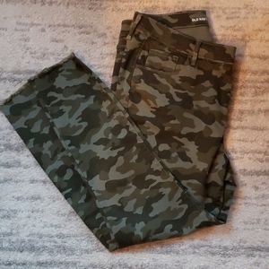 Old navy rockstar camo raw edge jeans